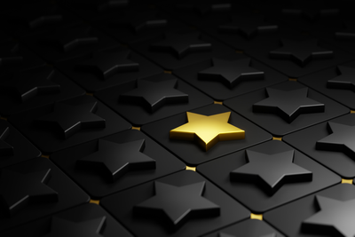 Zlato v letu 2025: zakaj je ta plemenita kovina še vedno zvezda med naložbami?